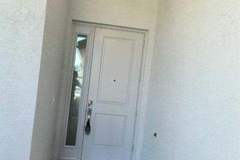 House in Port St. Lucie, Florida 3 bedrooms, 209.4 sq.m. № 2083508 - photo 8