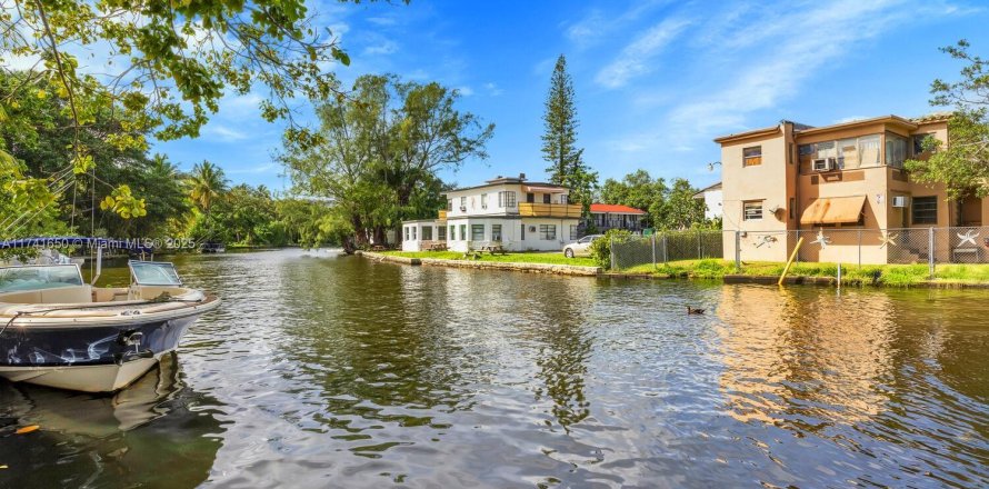 Casa en Miami, Florida 4 dormitorios, 187.48 m2 № 1859635