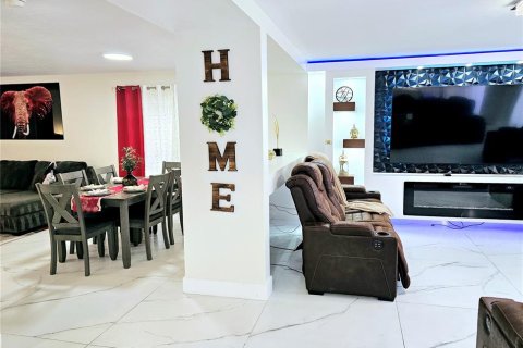 Villa ou maison à vendre à Davenport, Floride: 5 chambres, 263.38 m2 № 2280619 - photo 13