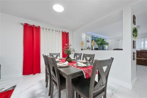 Villa ou maison à vendre à Davenport, Floride: 5 chambres, 263.38 m2 № 2280619 - photo 15