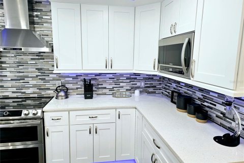 Villa ou maison à vendre à Davenport, Floride: 5 chambres, 263.38 m2 № 2280619 - photo 8