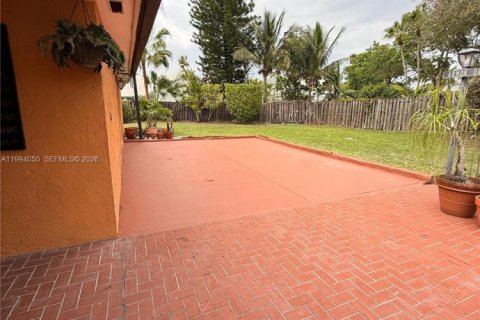 Villa ou maison à vendre à Miami, Floride: 4 chambres, 194.72 m2 № 2055524 - photo 17
