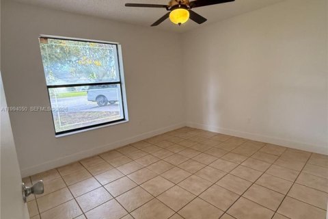 Villa ou maison à vendre à Miami, Floride: 4 chambres, 194.72 m2 № 2055524 - photo 6