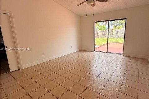 Villa ou maison à vendre à Miami, Floride: 4 chambres, 194.72 m2 № 2055524 - photo 5