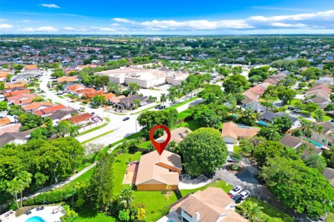 Villa ou maison à vendre à Miami, Floride: 4 chambres, 194.72 m2 № 2055524 - photo 23