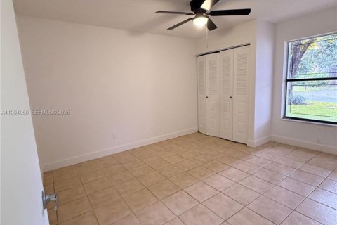 Villa ou maison à vendre à Miami, Floride: 4 chambres, 194.72 m2 № 2055524 - photo 10