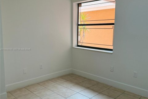 Villa ou maison à vendre à Miami, Floride: 4 chambres, 194.72 m2 № 2055524 - photo 11
