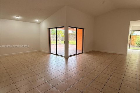 Villa ou maison à vendre à Miami, Floride: 4 chambres, 194.72 m2 № 2055524 - photo 2