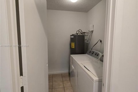 Villa ou maison à vendre à Miami, Floride: 4 chambres, 194.72 m2 № 2055524 - photo 14