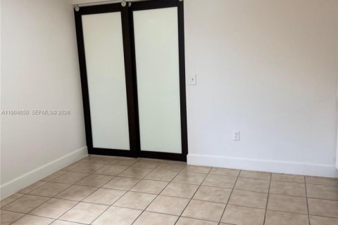 Villa ou maison à vendre à Miami, Floride: 4 chambres, 194.72 m2 № 2055524 - photo 12