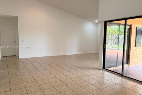 Villa ou maison à vendre à Miami, Floride: 4 chambres, 194.72 m2 № 2055524 - photo 7