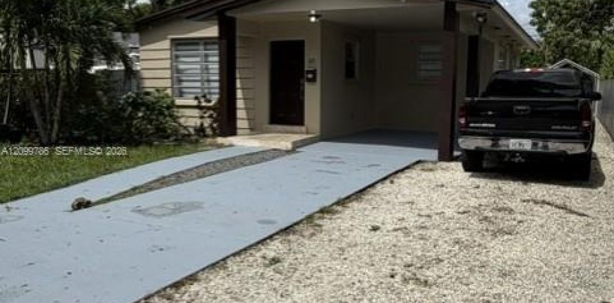 Villa ou maison à Miami Springs, Floride 2 chambres, 91.79 m2 № 2397891