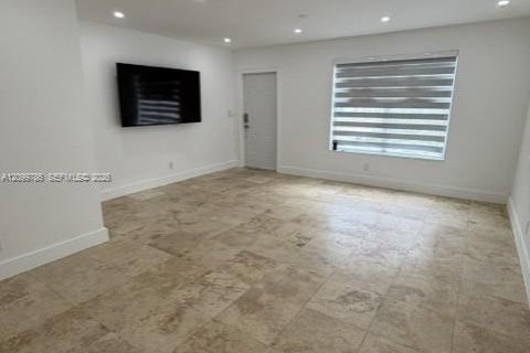 Villa ou maison à louer à Miami Springs, Floride: 2 chambres, 91.79 m2 № 2397891 - photo 9