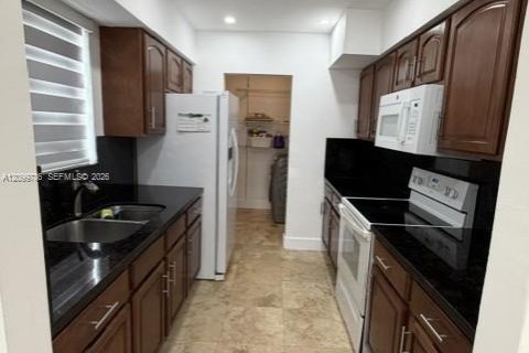 Villa ou maison à louer à Miami Springs, Floride: 2 chambres, 91.79 m2 № 2397891 - photo 6