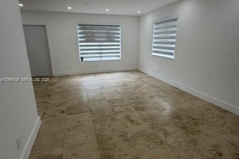 Villa ou maison à louer à Miami Springs, Floride: 2 chambres, 91.79 m2 № 2397891 - photo 5