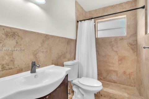Villa ou maison à louer à Miami Springs, Floride: 2 chambres, 91.79 m2 № 2397891 - photo 16