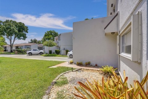 Touwnhouse à louer à Davie, Floride: 3 chambres, 225.29 m2 № 1926198 - photo 5