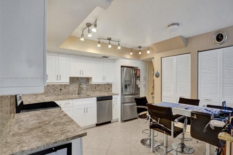 Touwnhouse à louer à Davie, Floride: 3 chambres, 225.29 m2 № 1926198 - photo 13