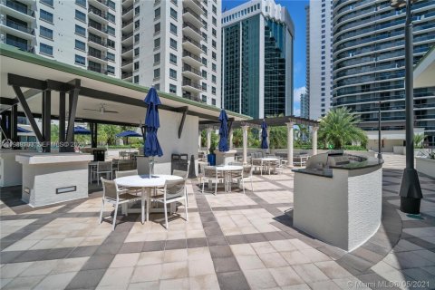 Condominio en venta en Miami, Florida, 1 dormitorio, 76.27 m2 № 2088588 - foto 19