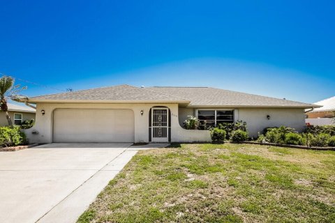 Casa en Cape Coral, Florida 3 dormitorios, 184.5 m2 № 2100256