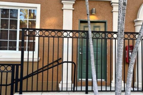 Touwnhouse à louer à Aventura, Floride: 3 chambres, 132.29 m2 № 1983113 - photo 5