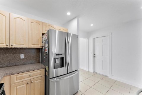 Casa en venta en Davie, Florida, 3 dormitorios, 126.35 m2 № 1986776 - foto 11