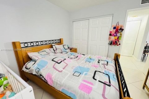 Condominio en venta en Hialeah, Florida, 1 dormitorio, 61.32 m2 № 1984272 - foto 12