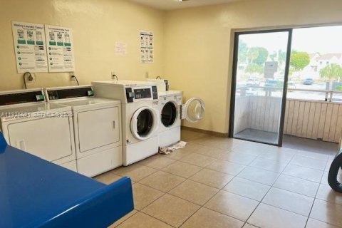 Condominio en venta en Hialeah, Florida, 1 dormitorio, 61.32 m2 № 1984272 - foto 16