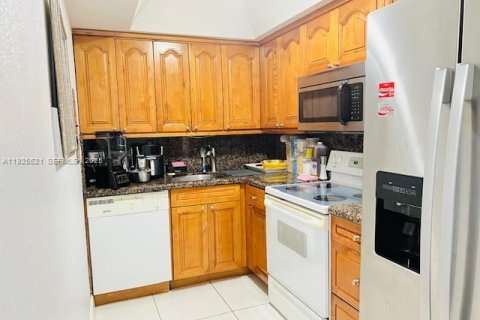 Condominio en venta en Hialeah, Florida, 1 dormitorio, 61.32 m2 № 1984272 - foto 5