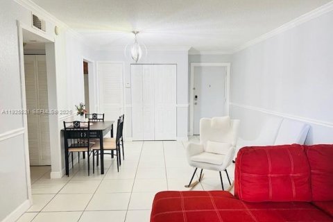 Condominio en venta en Hialeah, Florida, 1 dormitorio, 61.32 m2 № 1984272 - foto 10