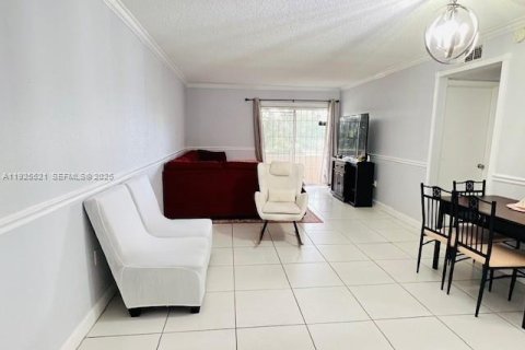 Condominio en venta en Hialeah, Florida, 1 dormitorio, 61.32 m2 № 1984272 - foto 7