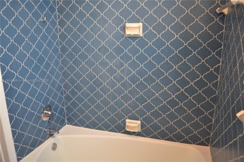 Commercial property in Miami, Florida 1 bedroom, 41.81 sq.m. № 1895310 - photo 9