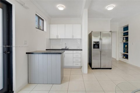 Commercial property in Miami, Florida 1 bedroom, 41.81 sq.m. № 1895310 - photo 15
