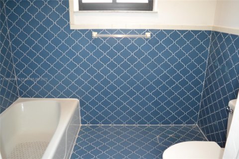 Commercial property in Miami, Florida 1 bedroom, 41.81 sq.m. № 1895310 - photo 10
