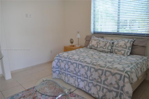 Commercial property in Miami, Florida 1 bedroom, 41.81 sq.m. № 1895310 - photo 7