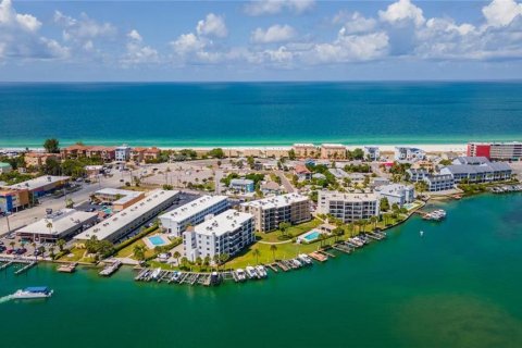 Condominio en alquiler en Treasure Island, Florida, 1 dormitorio, 53.88 m2 № 2111675 - foto 4