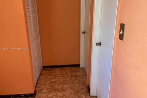 Купить таунхаус в Майами, Флорида 3 спальни, 145.39м2, № 1970715 - фото 24