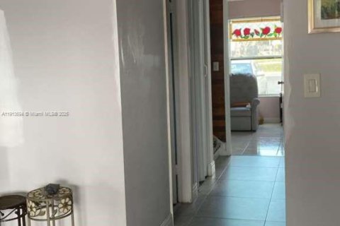 Купить таунхаус в Майами, Флорида 3 спальни, 145.39м2, № 1970715 - фото 15