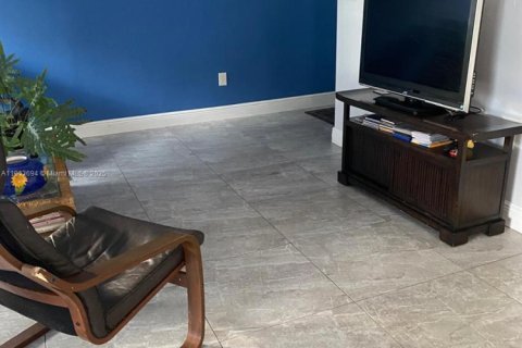 Купить таунхаус в Майами, Флорида 3 спальни, 145.39м2, № 1970715 - фото 7