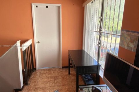 Купить таунхаус в Майами, Флорида 3 спальни, 145.39м2, № 1970715 - фото 23