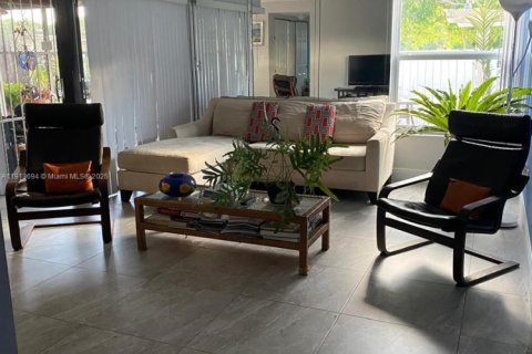 Купить таунхаус в Майами, Флорида 3 спальни, 145.39м2, № 1970715 - фото 4