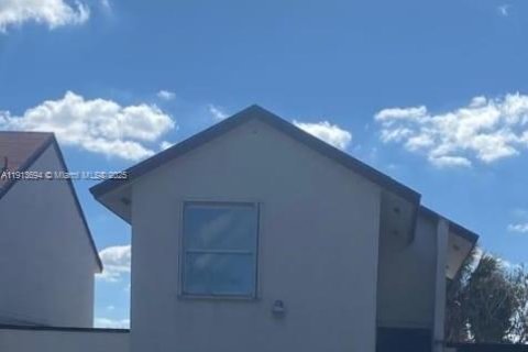 Купить таунхаус в Майами, Флорида 3 спальни, 145.39м2, № 1970715 - фото 1