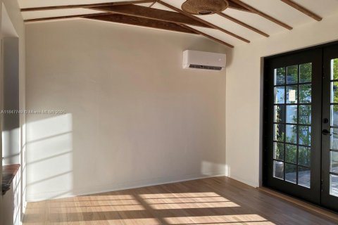 House in Biscayne Park, Florida 3 bedrooms № 1851962 - photo 14