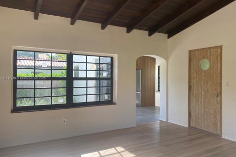 House in Biscayne Park, Florida 3 bedrooms № 1851962 - photo 6
