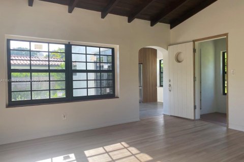 House in Biscayne Park, Florida 3 bedrooms № 1851962 - photo 10