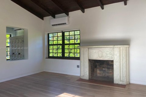 House in Biscayne Park, Florida 3 bedrooms № 1851962 - photo 9
