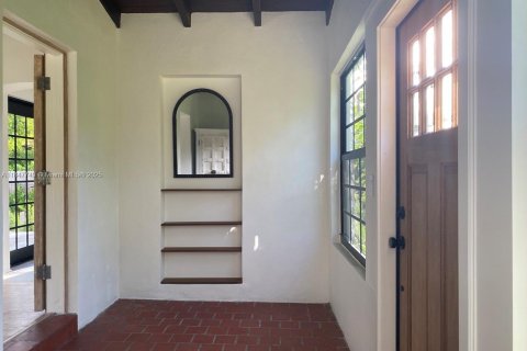 House in Biscayne Park, Florida 3 bedrooms № 1851962 - photo 5