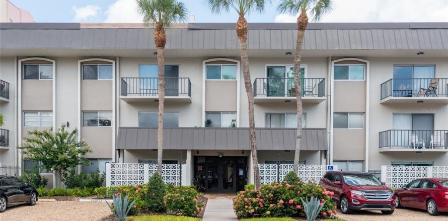 Condominio en Tampa, Florida, 1 dormitorio  № 1885683