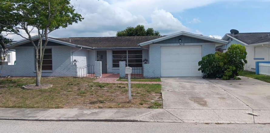 House in Port Richey, Florida 2 bedrooms, 129.04 sq.m. № 2226742