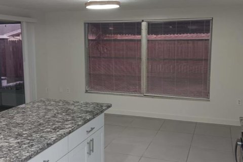 House in Port Richey, Florida 2 bedrooms, 129.04 sq.m. № 2226742 - photo 5